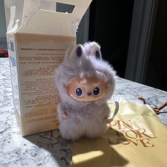 POP MART Labubu V4 The Monsters Pin For Love Alphabet Plush Pendant - Letter E - Picture 2 of 7